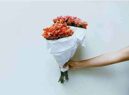 Modular floral set for brand kiosk